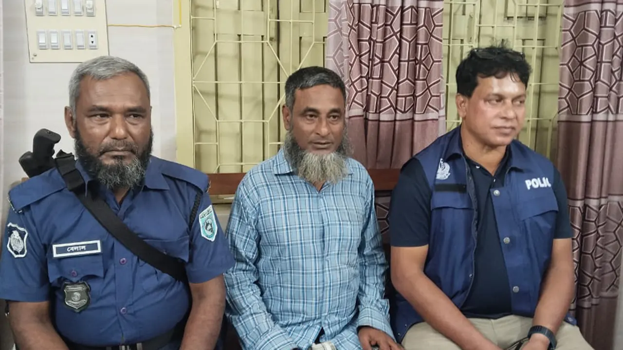 সরকারি চাল মজুত করেছিলেন আ.লীগ নেতা, অতঃপর...